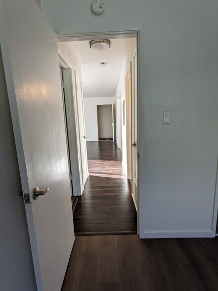 Building Photo - 3208 Countryside Dr