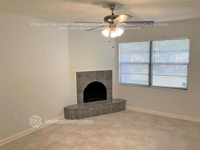 Building Photo - 810 Sandalwood Dr