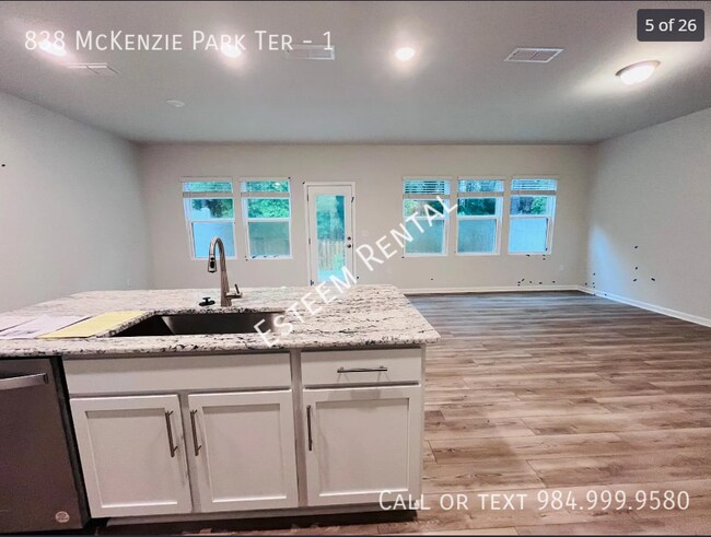 Building Photo - 838 McKenzie Pk Ter