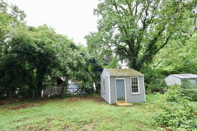 Building Photo - 2405 Bransford Dr
