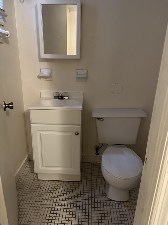 Building Photo - 411 Northside Dr