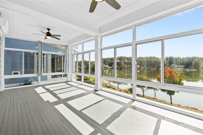 Building Photo - 124 Sisters Cove Ct
