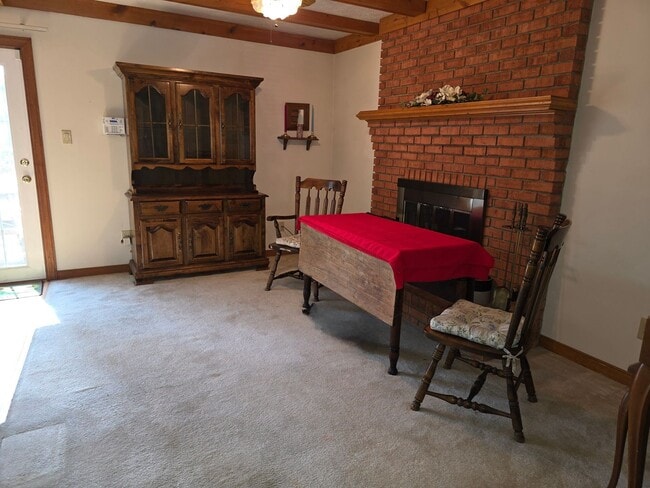 Building Photo - 3br 2.5ba End Unit Townhouse in Timber Ridge Subdivision