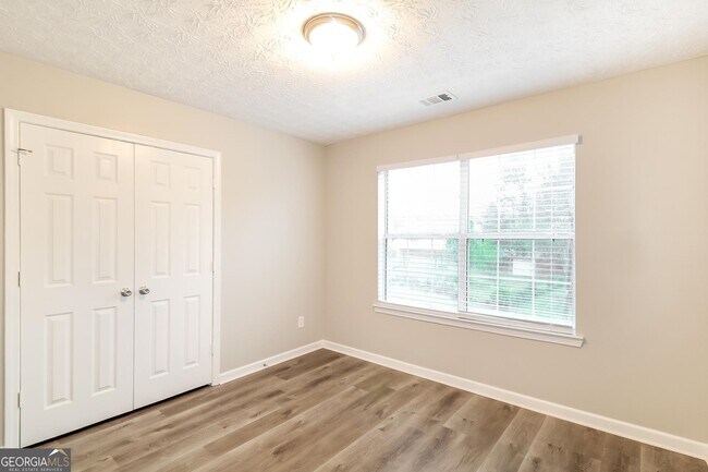 Building Photo - 1286 Live Oak Terrace
