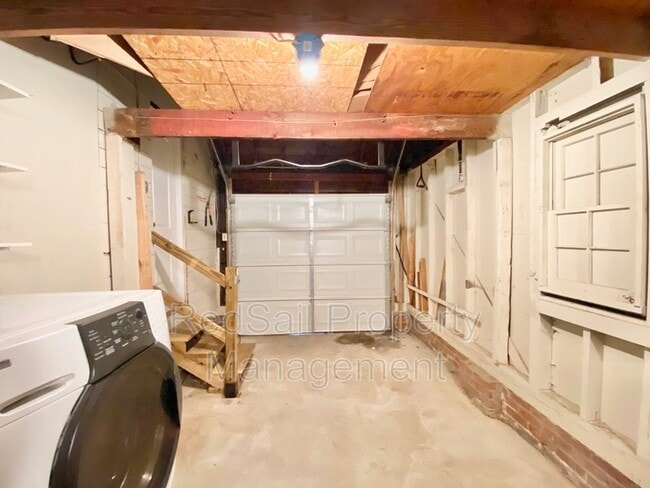 Building Photo - 3524 Bapaume Ave