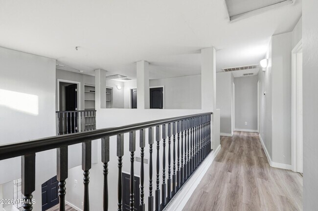 Building Photo - 1537 E Bowman Dr