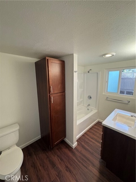 Building Photo - 104 Avenida San Dimas