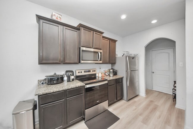Building Photo - 7943 Vacek Meadows Loop