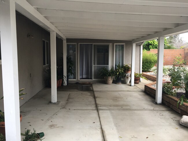 Building Photo - Single Story 3 Bedroom 2.5 Bath Home,