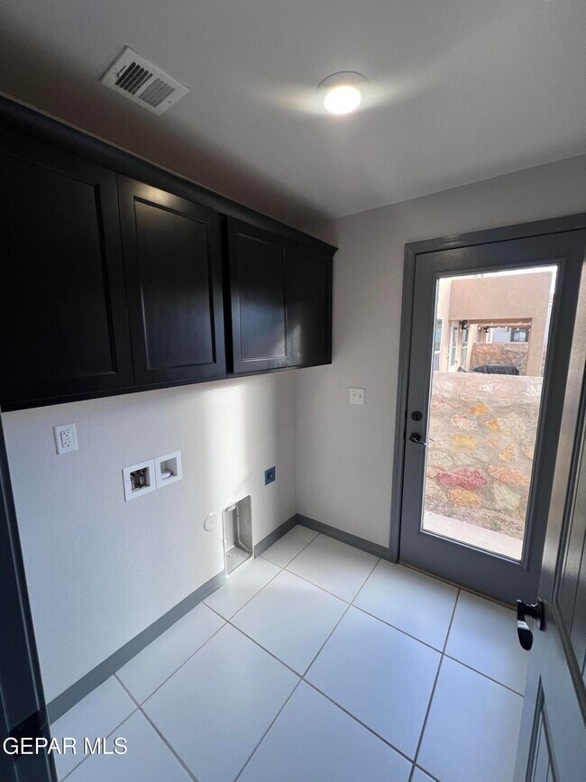 Building Photo - 807 HC Gilbert Minjares Dr