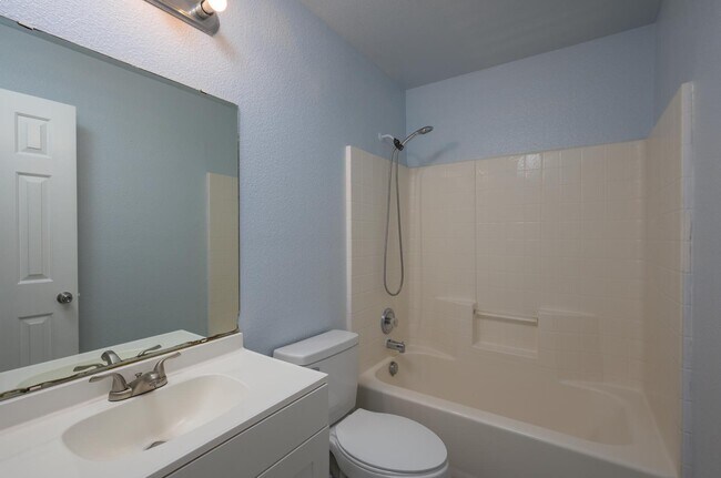 Building Photo - 2401 Haven Dr