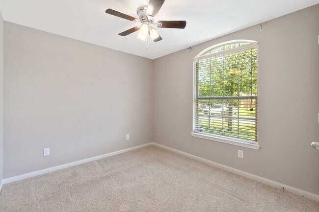 Building Photo - 31007 E Lost Creek Blvd