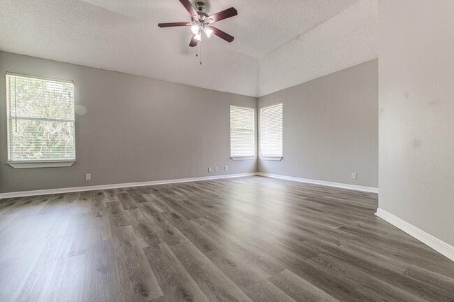 Building Photo - 16900 Simsbrook Dr