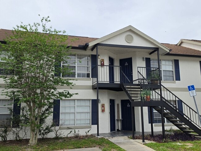 Building Photo - FOR RENT!! RECENTLY RENOVATED 2 BEDROOM 2 BATH CONDO (FIRST FLOOR)...