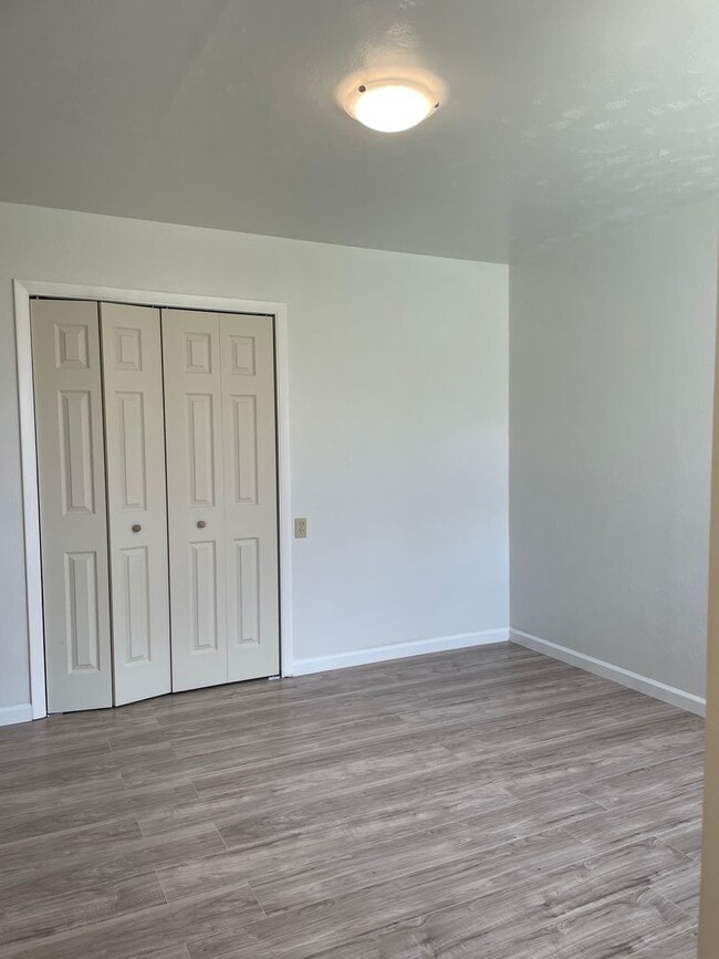 Building Photo - Freshly remodeled