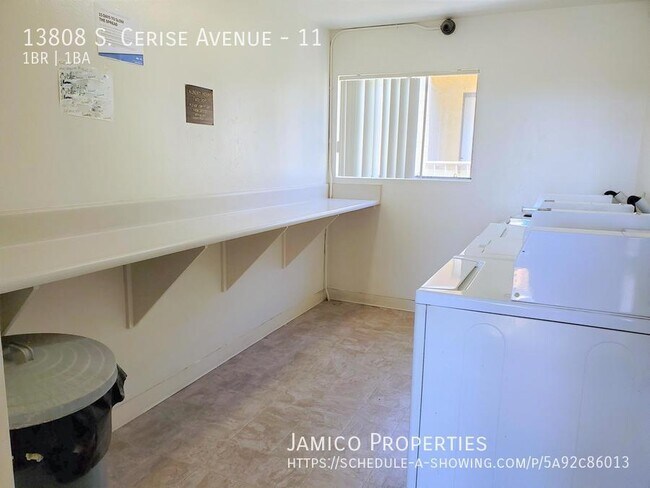 Building Photo - Sunshine Villa