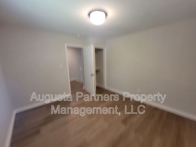 Building Photo - 165 Ashley Cir