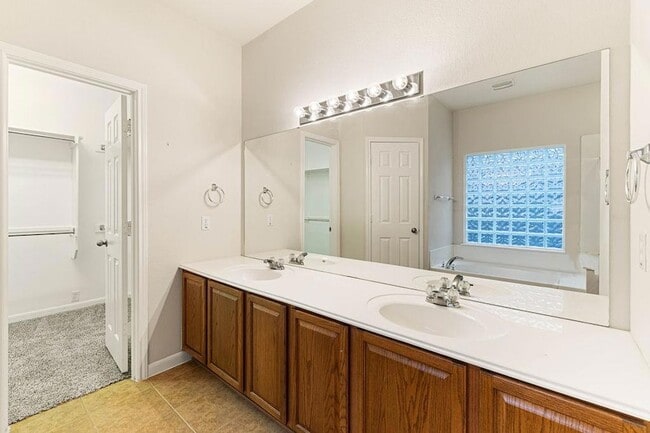 Building Photo - 2134 Paradise Ridge Dr