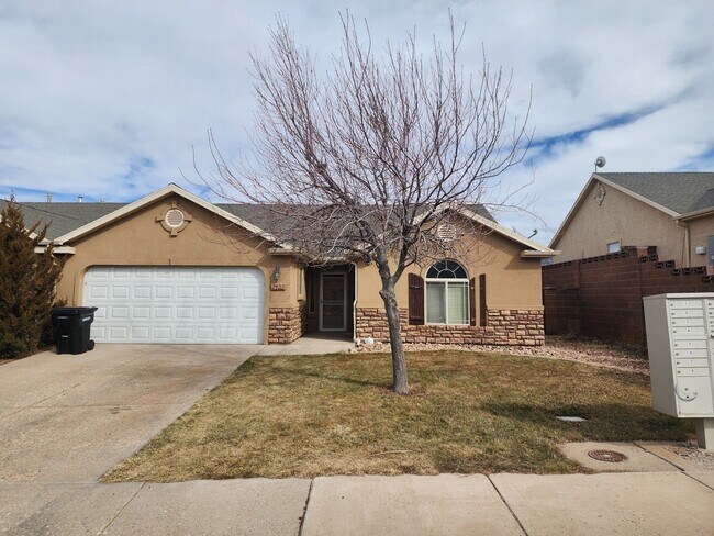 Building Photo - 1421 Northern View Dr