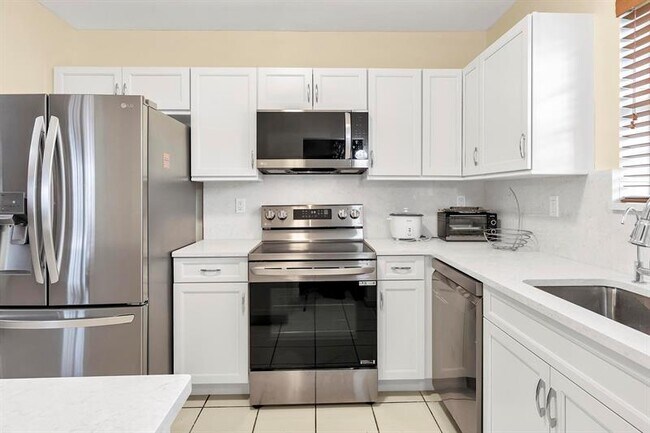 Building Photo - 1030 W 53rd Terrace
