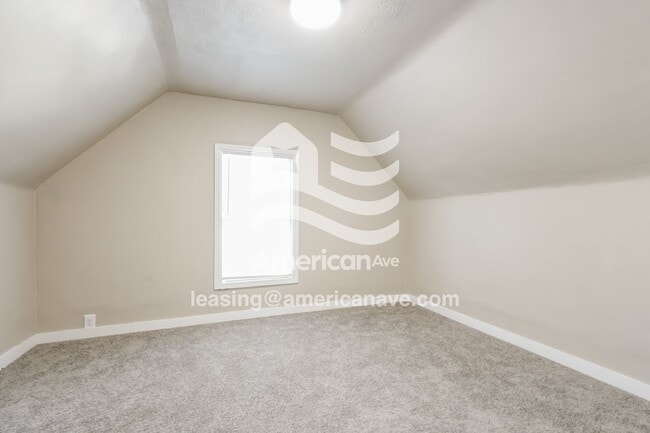 Building Photo - 743 Diamond Ave