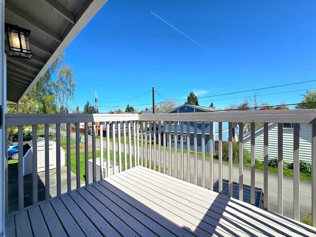 Building Photo - BlyLua