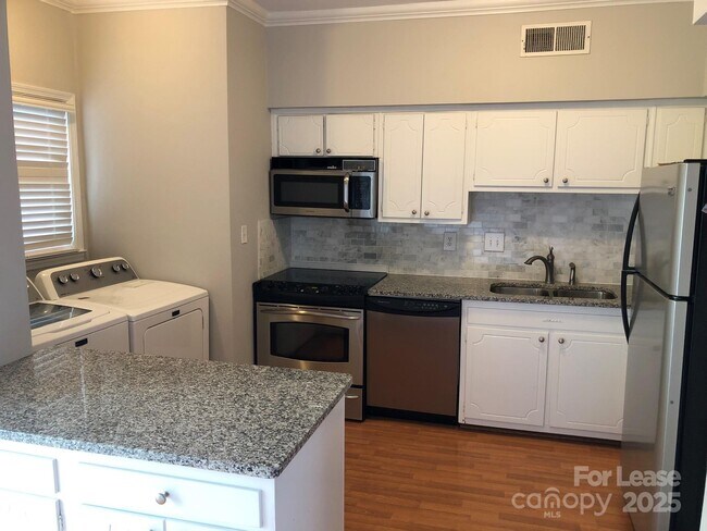 Building Photo - 5925 Quail Hollow Rd