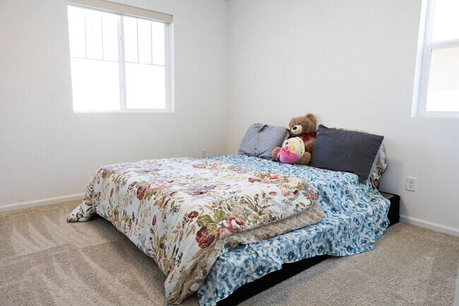 Building Photo - 2327 Prairie Smoke Dr