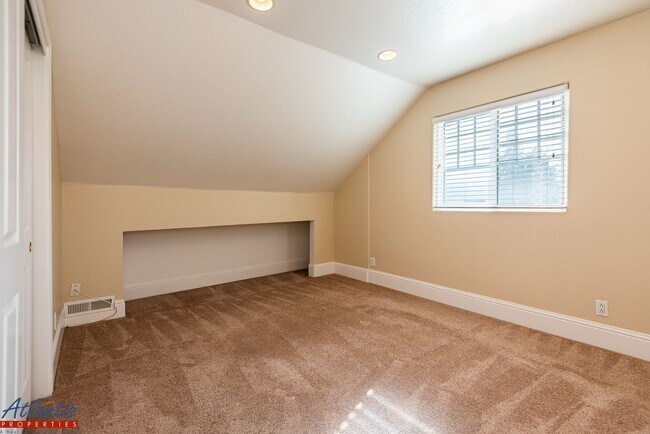 Building Photo - Beautiful & Spacious Corralitos Home