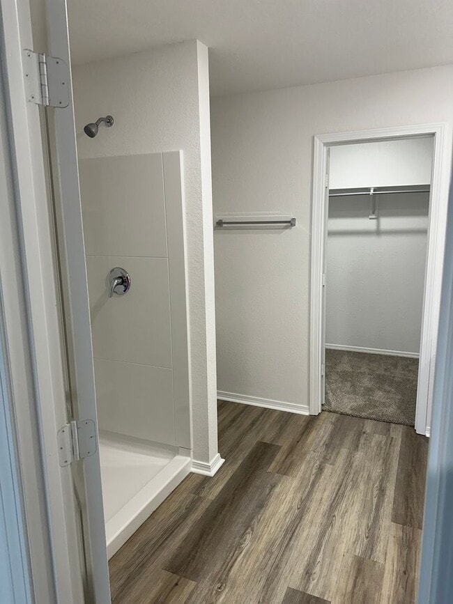 Building Photo - Now Pre-Leasing — Cozy 3 Bedroom Living in White Oak Crossing