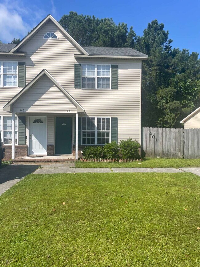 Building Photo - Two Bedroom, 1.5 Bath Townhome-201 Mesa Ln.