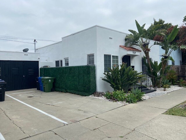 Building Photo - 7524 Willoughby Ave