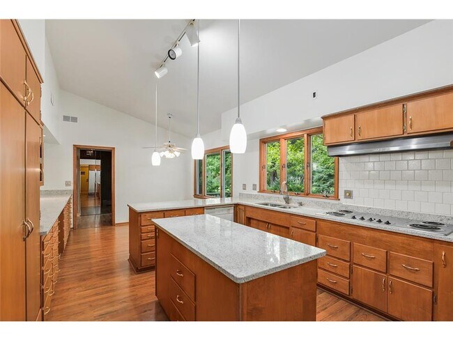 Building Photo - 6400 Greenbriar Ave