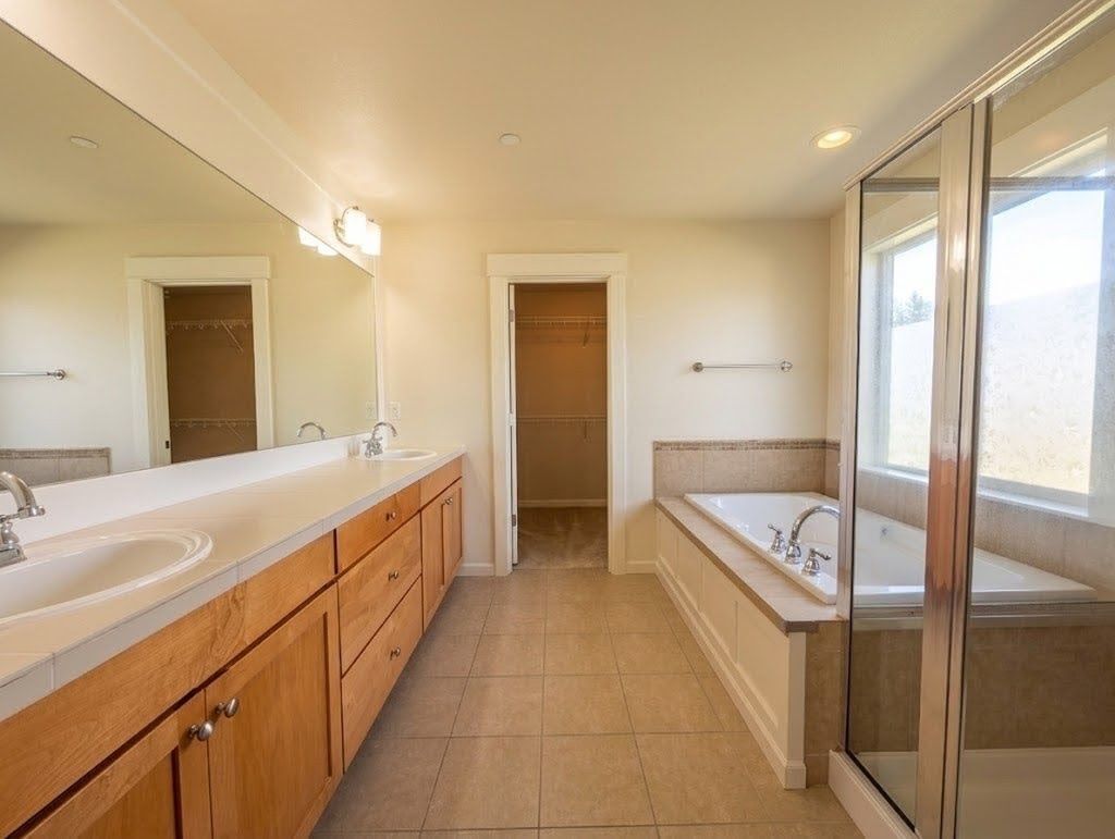 Building Photo - 18200 NE 110th St