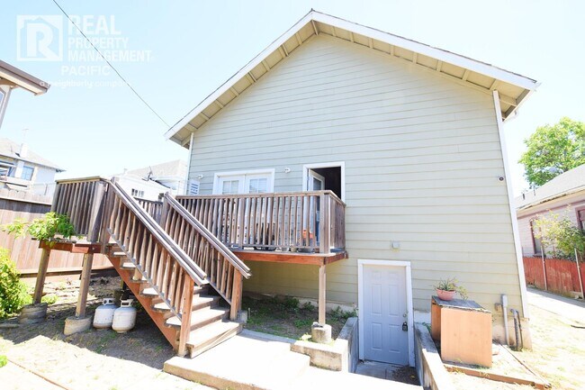 Building Photo - Renovated 5BR Home with Parking & Outdoor ...