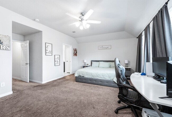 Building Photo - 532 N 6th St