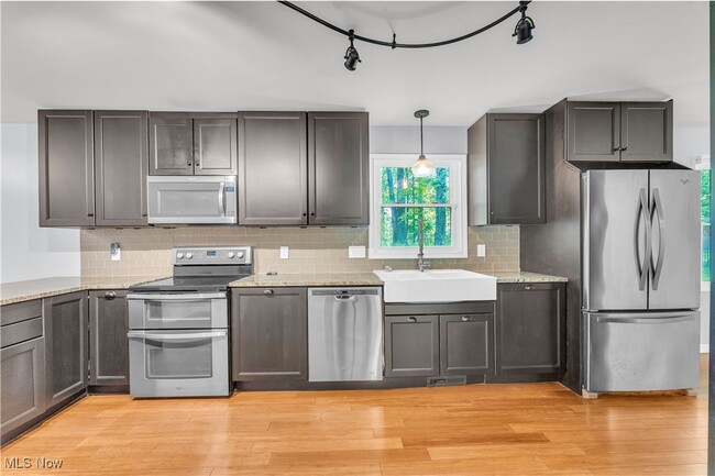 Building Photo - 33555 Wagon Wheel Dr