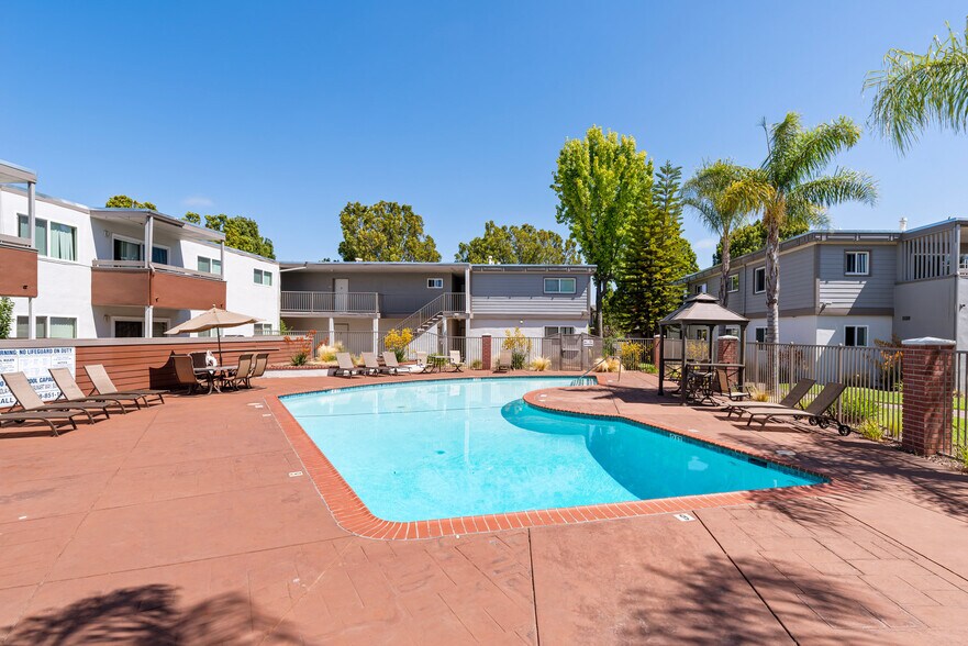 Building Photo - 160 Locksunart Way