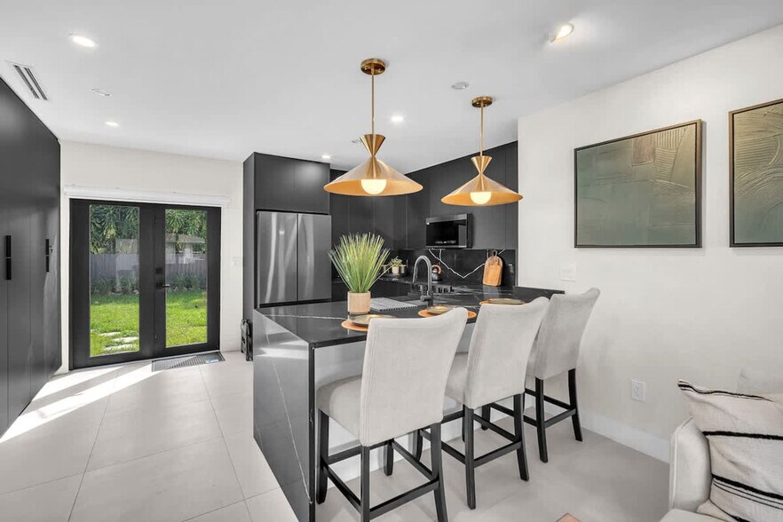 Building Photo - 400 NW 45th St