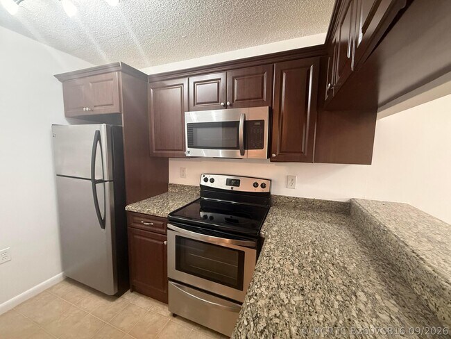 Building Photo - 16203 Glenmoor Dr