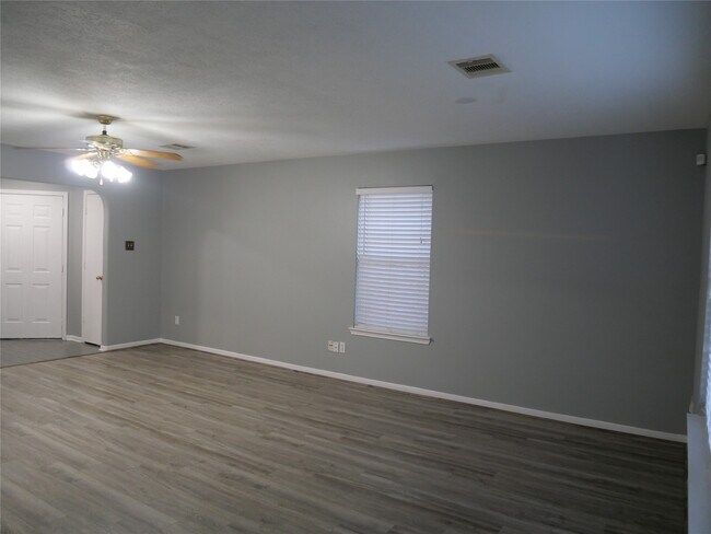 Building Photo - 11931 Panay Village Cir