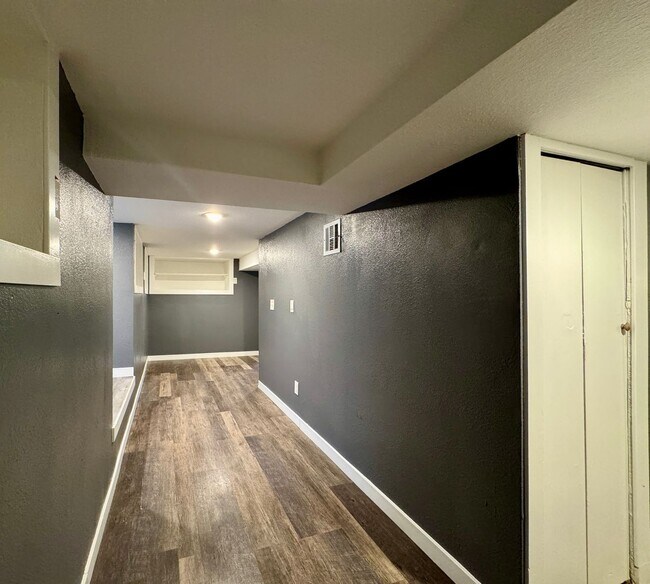 Building Photo - Newly Renovated 3 Separate Dwelling property in Denver! Available NOW