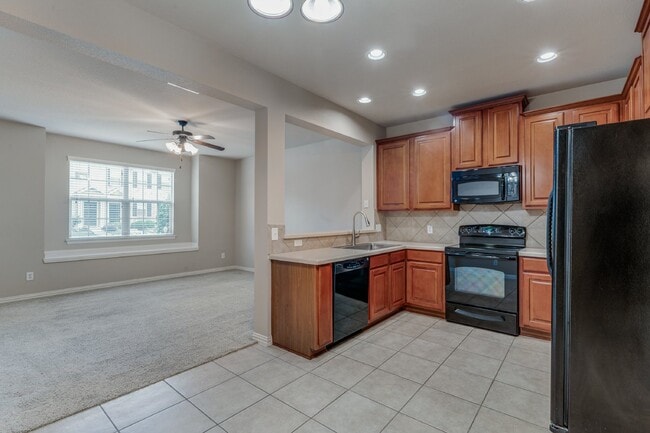 Building Photo - Spacious 3-Bedroom Townhouse with 2.5 Baths in North Fort Worth