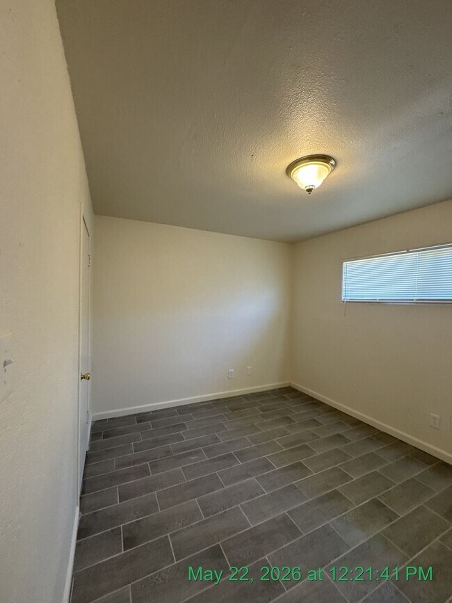 Building Photo - 3236