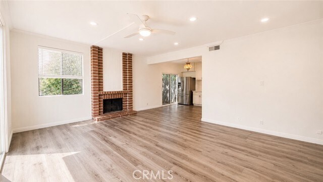 Building Photo - 1002 W Huntington Dr