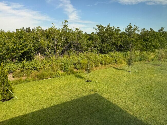 Building Photo - 664 Carlyle Wy