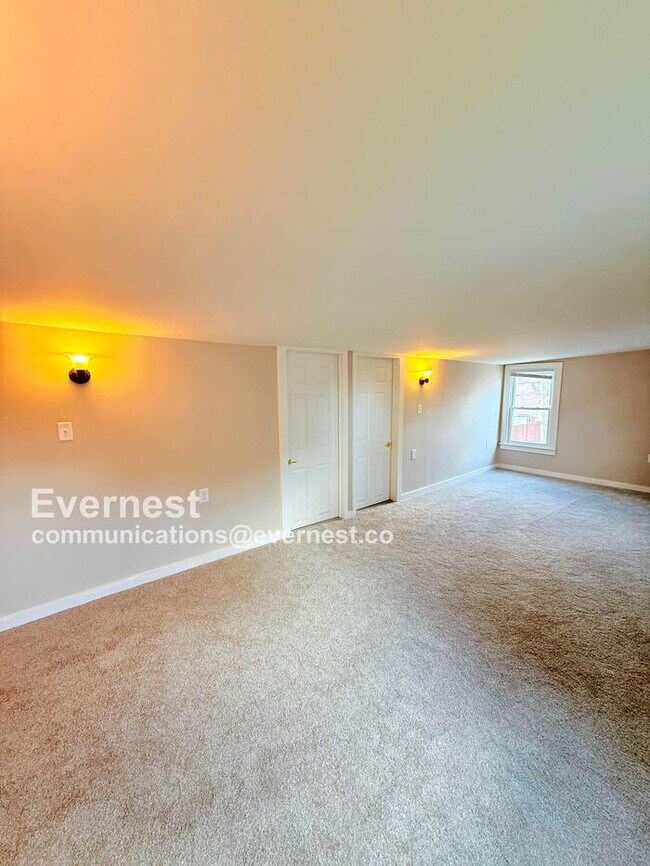 Building Photo - 68 E James St