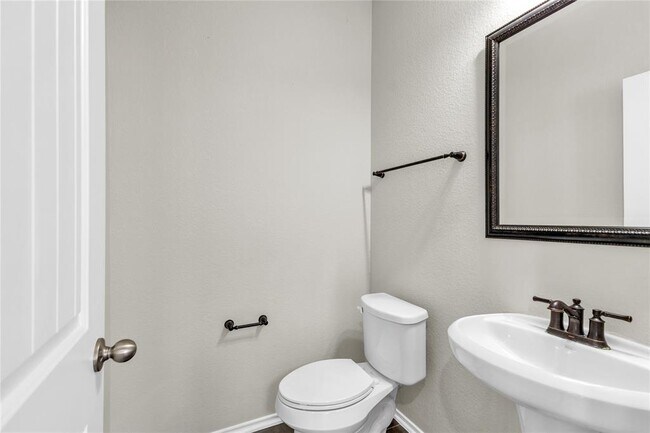 Building Photo - 709 Vaughn St