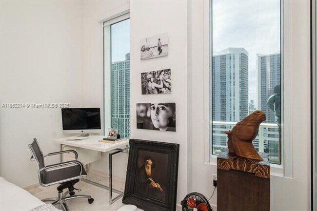 Building Photo - 900 Brickell Key Blvd