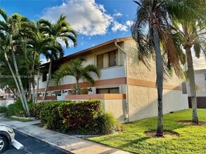 Building Photo - 4403 SW 70th Terrace